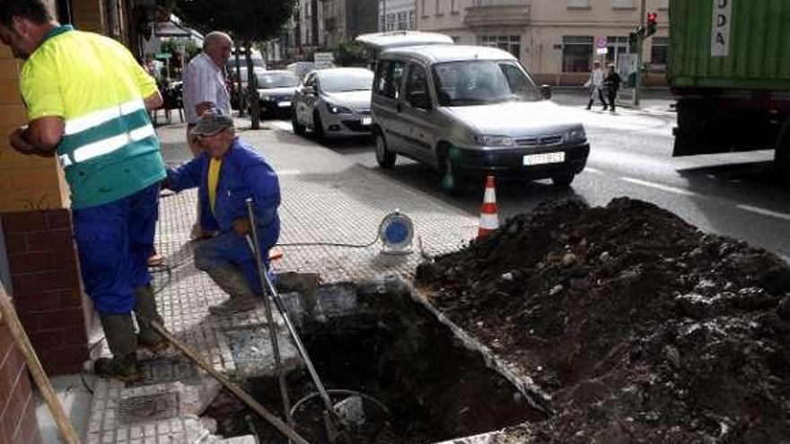 Reparación de una avería en Benito Vigo en septiembre. // Bernabé/ LM