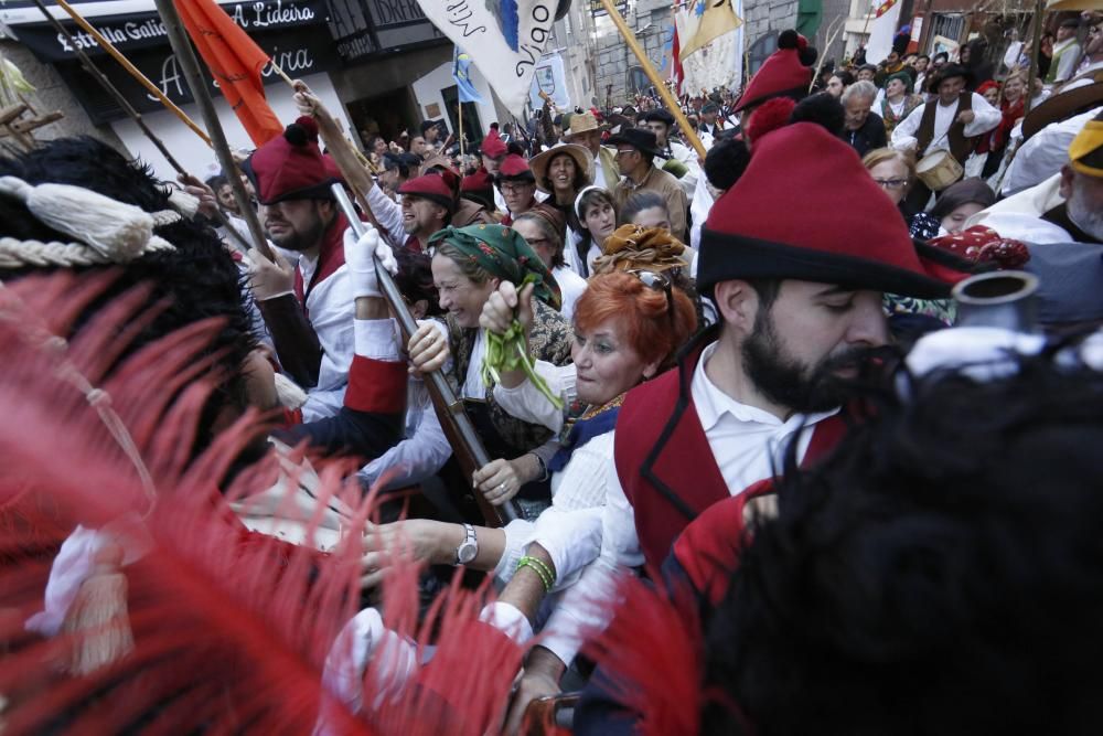 La representación de la Reconquista de Vigo vuelve a abarrotar las calles del Casco Vello de miles de vigueses