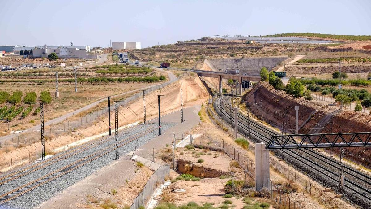 Zona del denominado Nudo de La Encina, donde la línea procedente de Valencia se unirá a la que ya llega desde Madrid. ÁXEL ÁLVAREZ