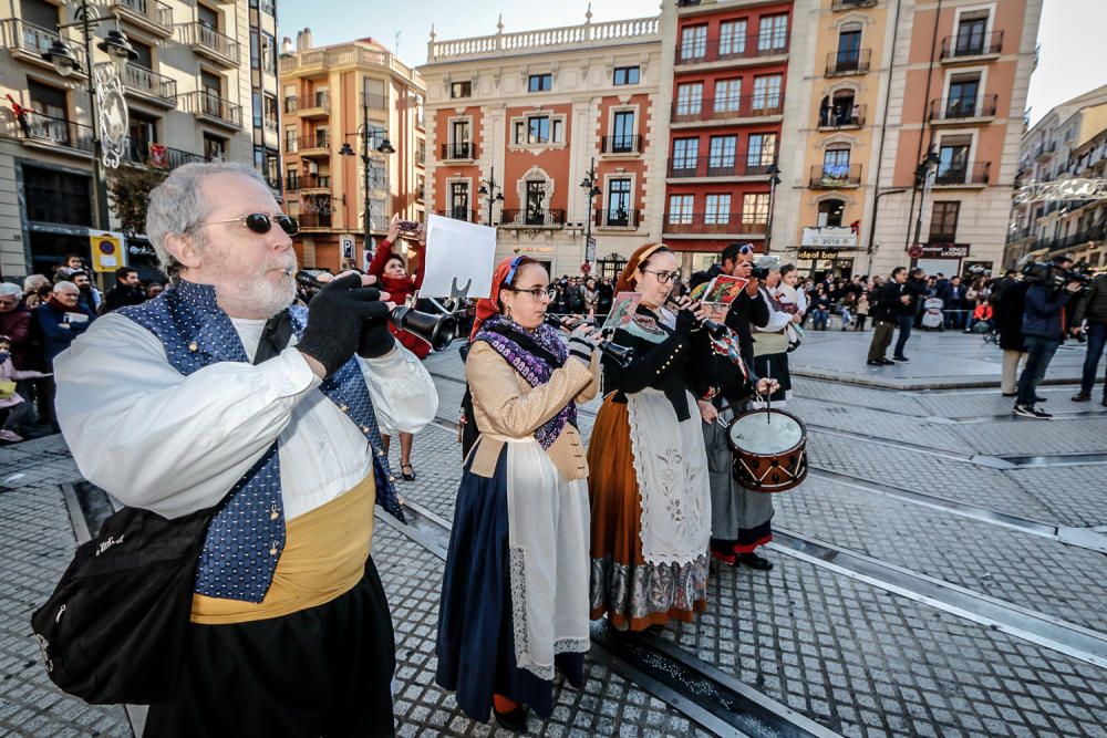 «Les Pastoretes» adoran al Niño en Alcoy