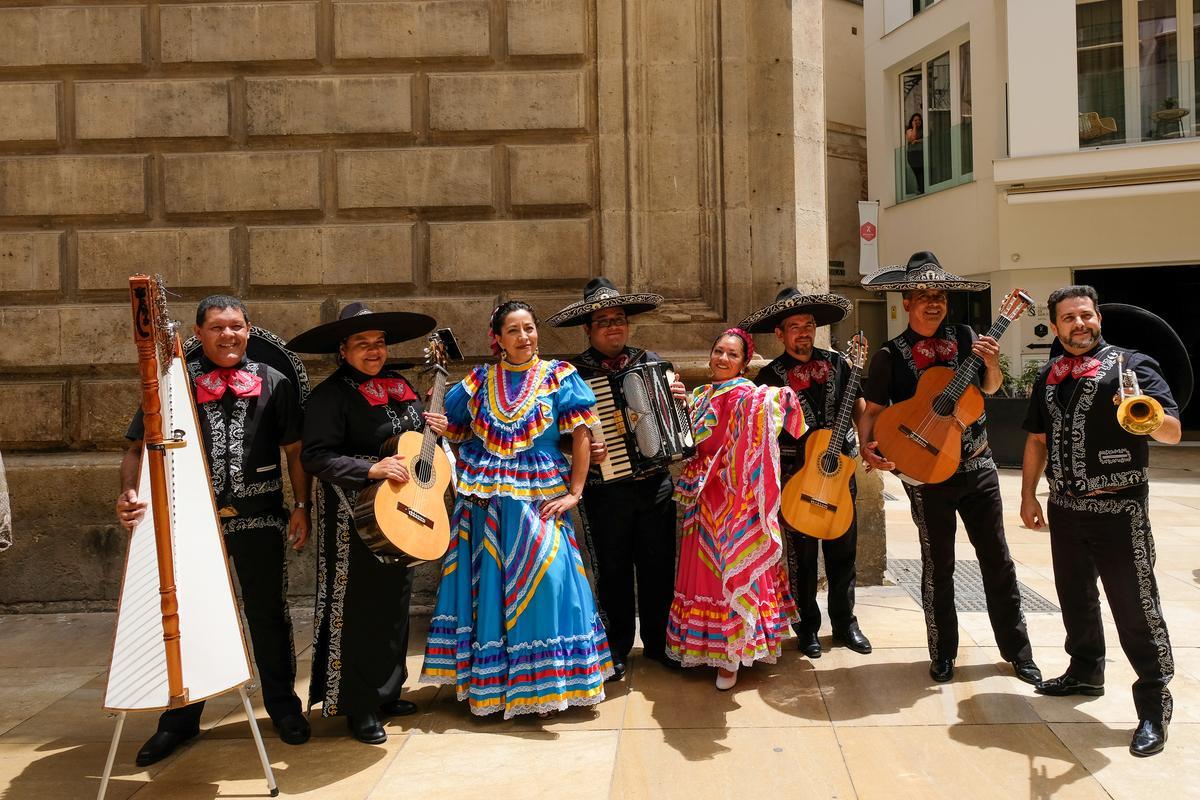 Un grupo de mariachis amenizó el homenaje que Novaluz rindió a Calzados Hinojosa