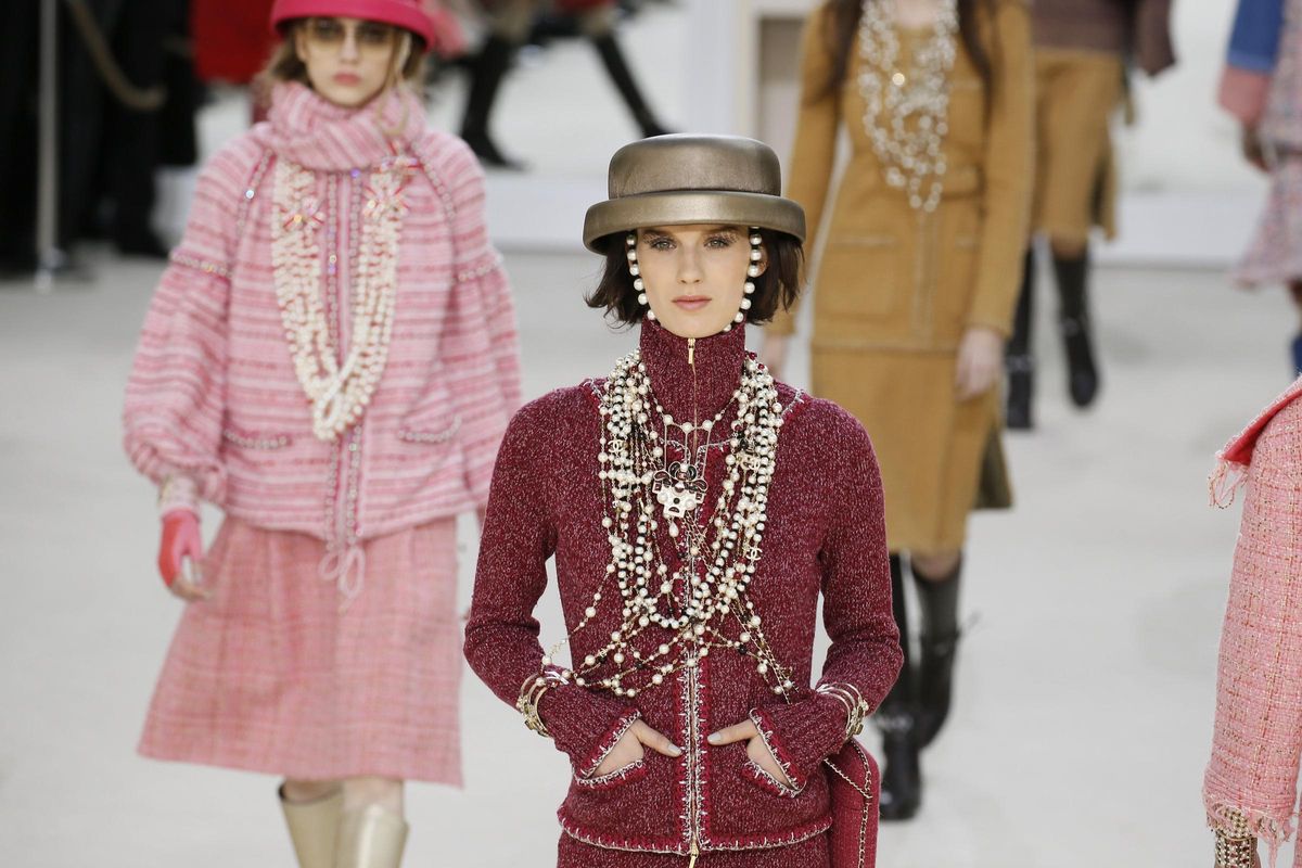 Desfile del creador alemán Karl Lagerfeld de la colección FW 2016/2017 para Chanel, en el Grand Palais de Paris, en marzo de 2016.