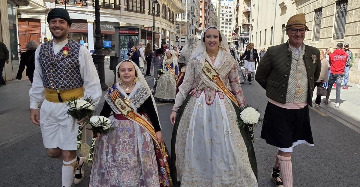 Las comisiones de falla en la Ofrenda a San Vicente Ferrer (2/6)