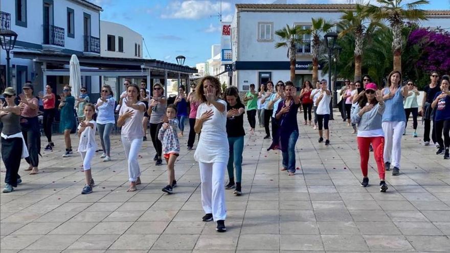 Danza meditativa por la igualdad en Formentera
