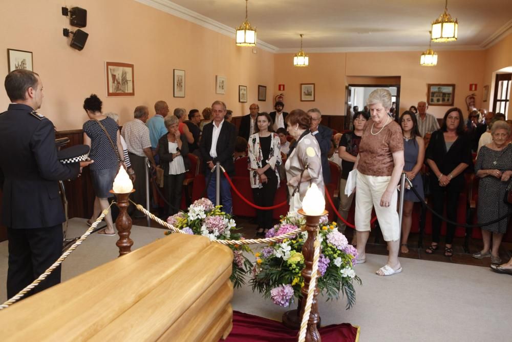 Cientos de personas despiden a Gustavo Bueno en su ciudad natal, Santo Domingo de la Calzada, en La Rioja