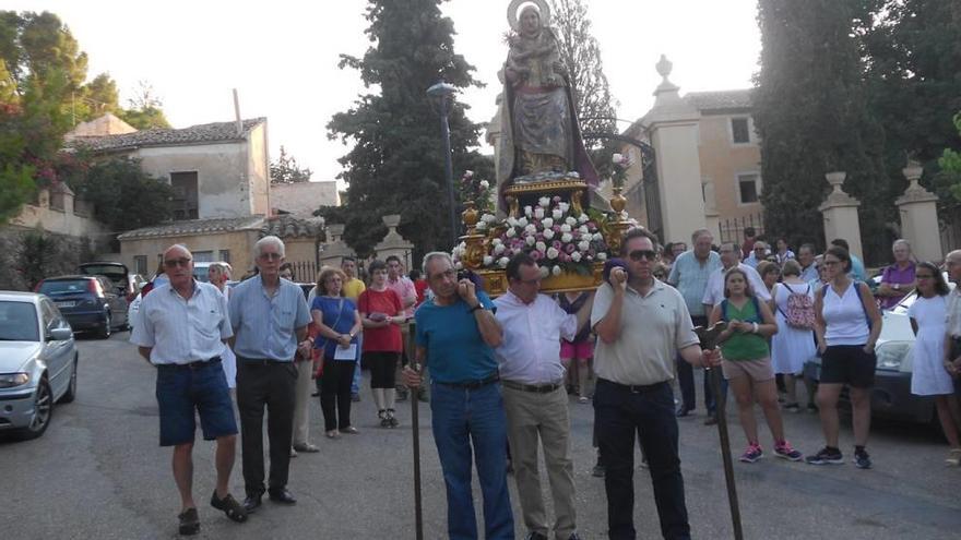 Procesión de la Abuelica Santa Ana ante 300 personas