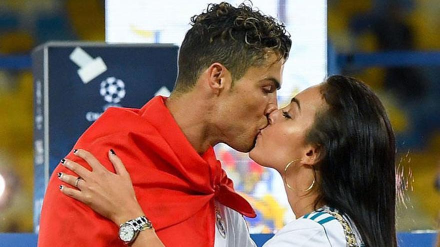 Hijo de Cristiano Ronaldo ya tiene novia (amor de niños, a