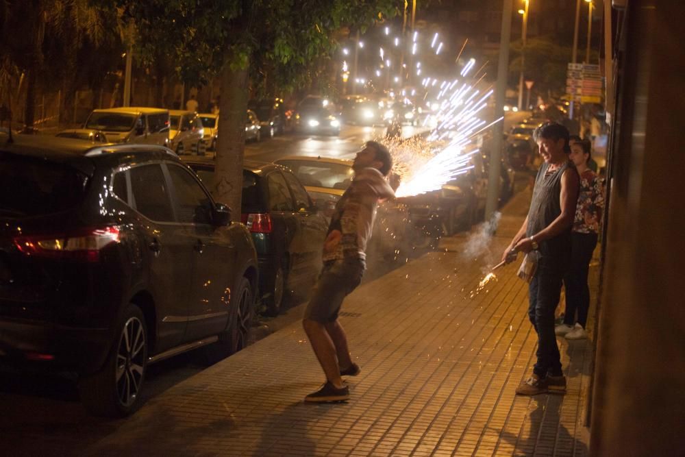 La Palmera de la Virgen ha hecho que la noche se convierta en día, en el cierre de la Nit de l''Albà