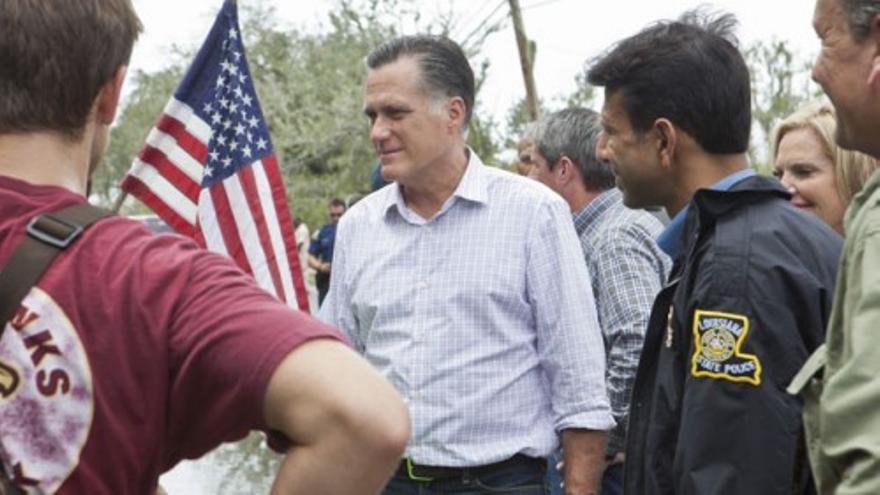 Romney visita a los afectados por 'Isaac' en Luisana