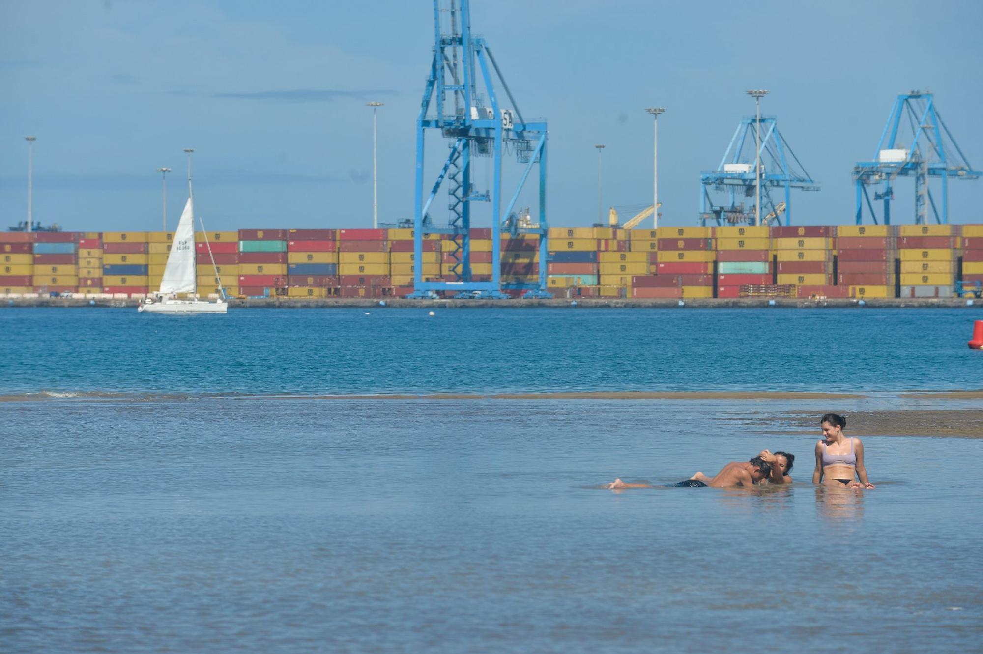 Charca en la Playa de las Alcaravaneras