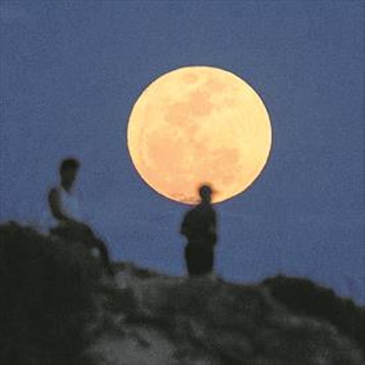 El mundo bajo el embrujo de la superluna