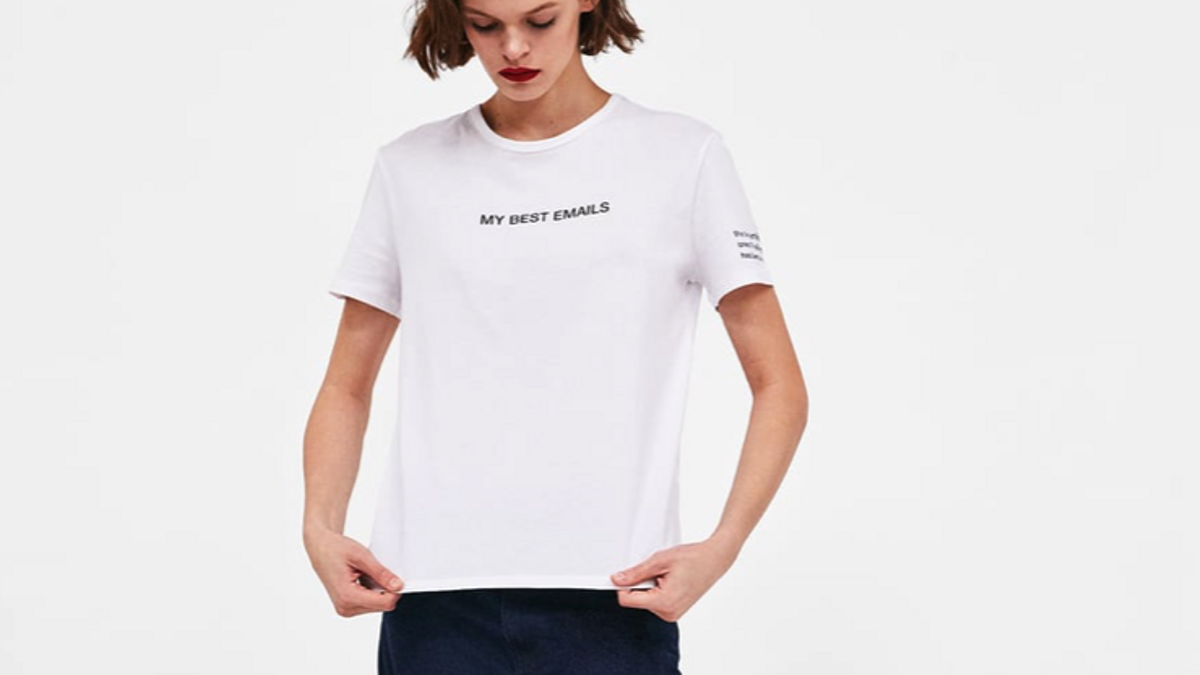 Camiseta blanca con texto, Zara