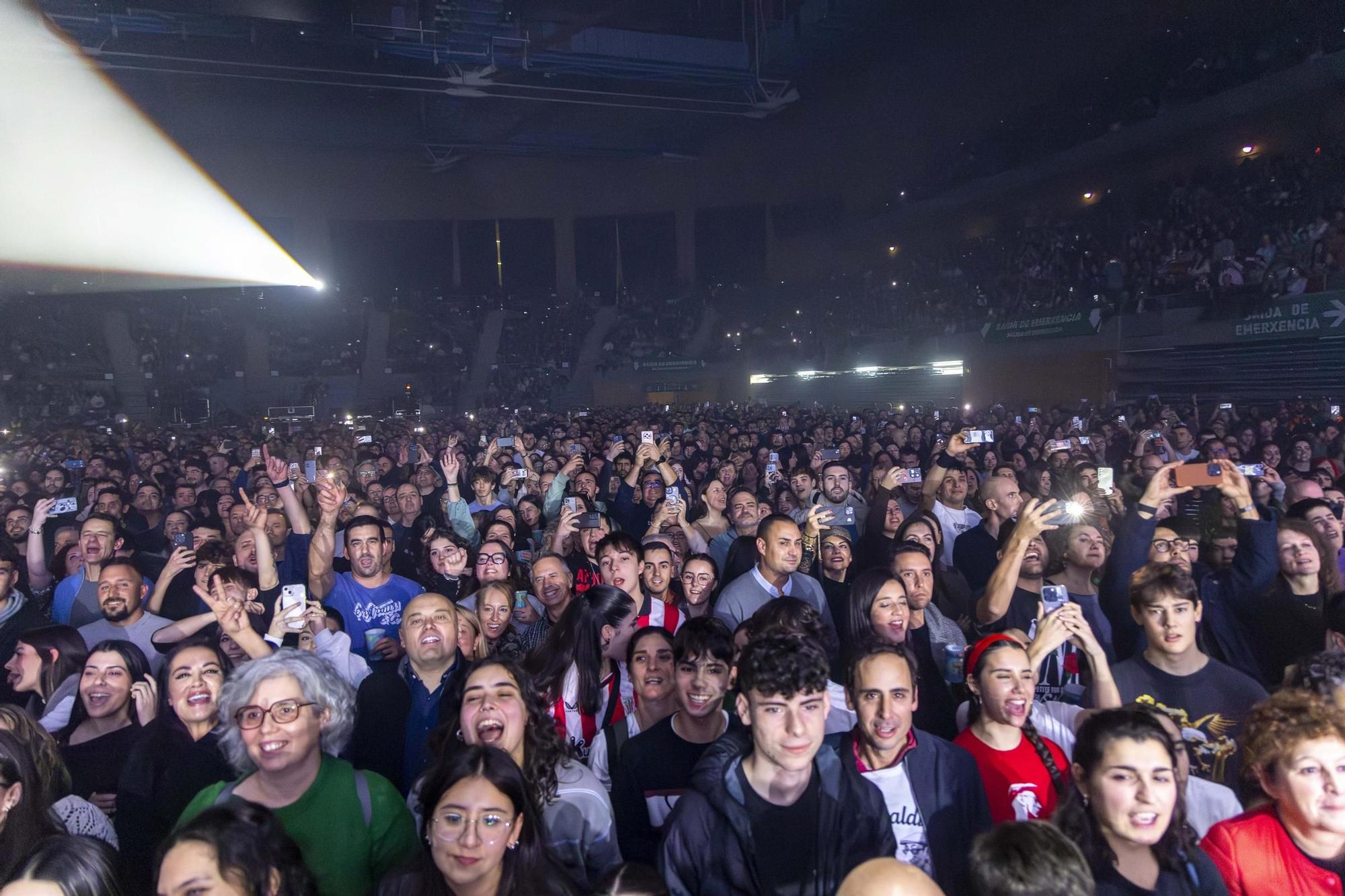 El Multiusos Fontes do Sar a los pies de Fito y sus fitipaldis