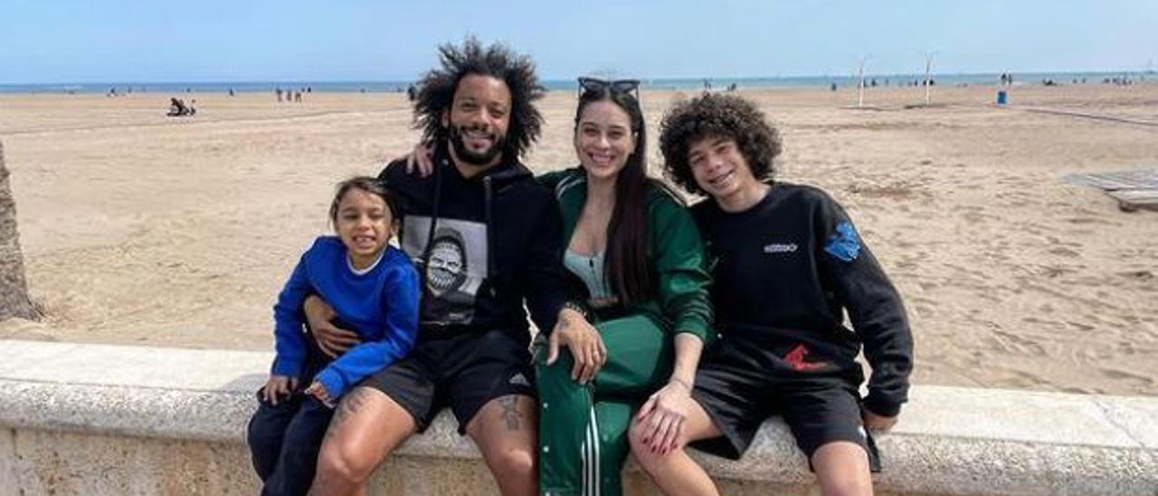Marcelo, jugador del Real Madrid, se salta el confinamiento y posa con su familia en la playa de la Comunidad Valenciana