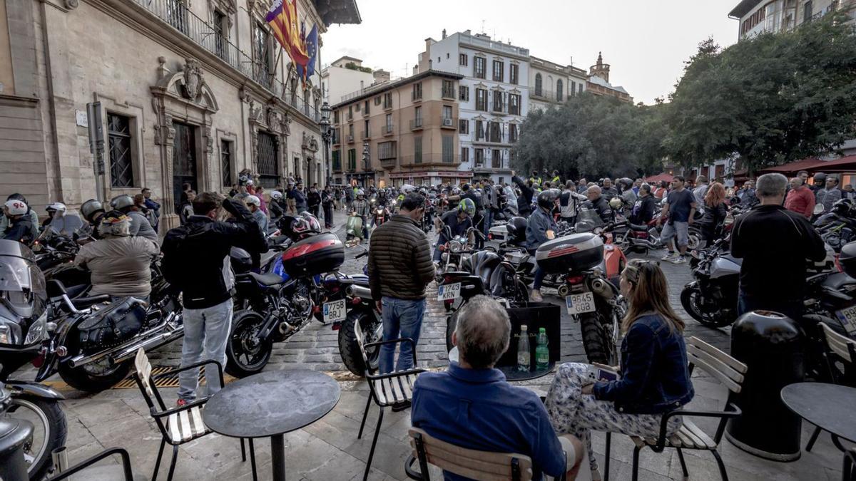 Cientos de motoristas se manifestaron el pasado jueves en contra del Pla de Mobilitat.