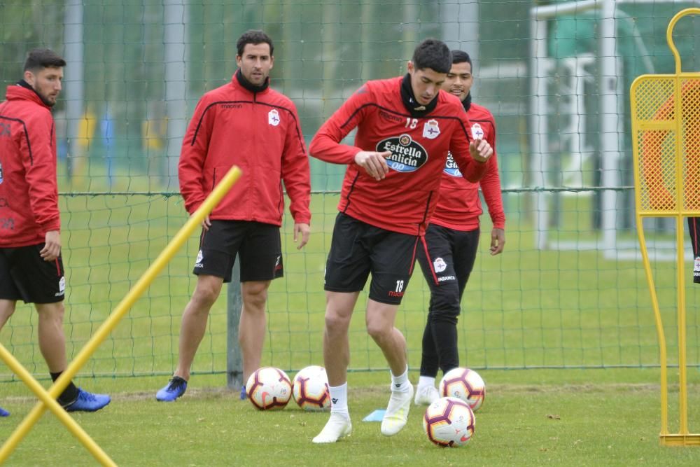 La plantilla se ejercita en Abegondo con la vista puesta en el partido de este viernes 26 en el Nuevo Estadio Los Pajaritos de Soria ante el CD Numancia.