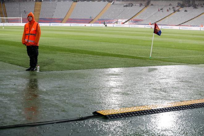 La intensa tormenta que cae sobre Barcelona. Así está el Estadi Olímpic de Montjuic, en imágenes.