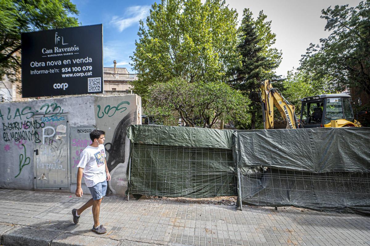 Comienzan las obras en Can Raventós, la última masía virgen de Sarrià: casi 60 pisos de lujo y 22 árboles talados.