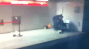 Acumulació d’aigua i sorra a l’estació de metro de Baró de Viver