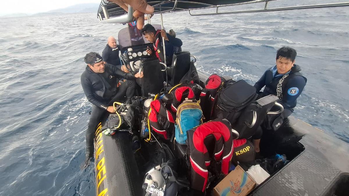 Equipo de Rescate de Indonesia en los trabajos en el área de la isla de Padar