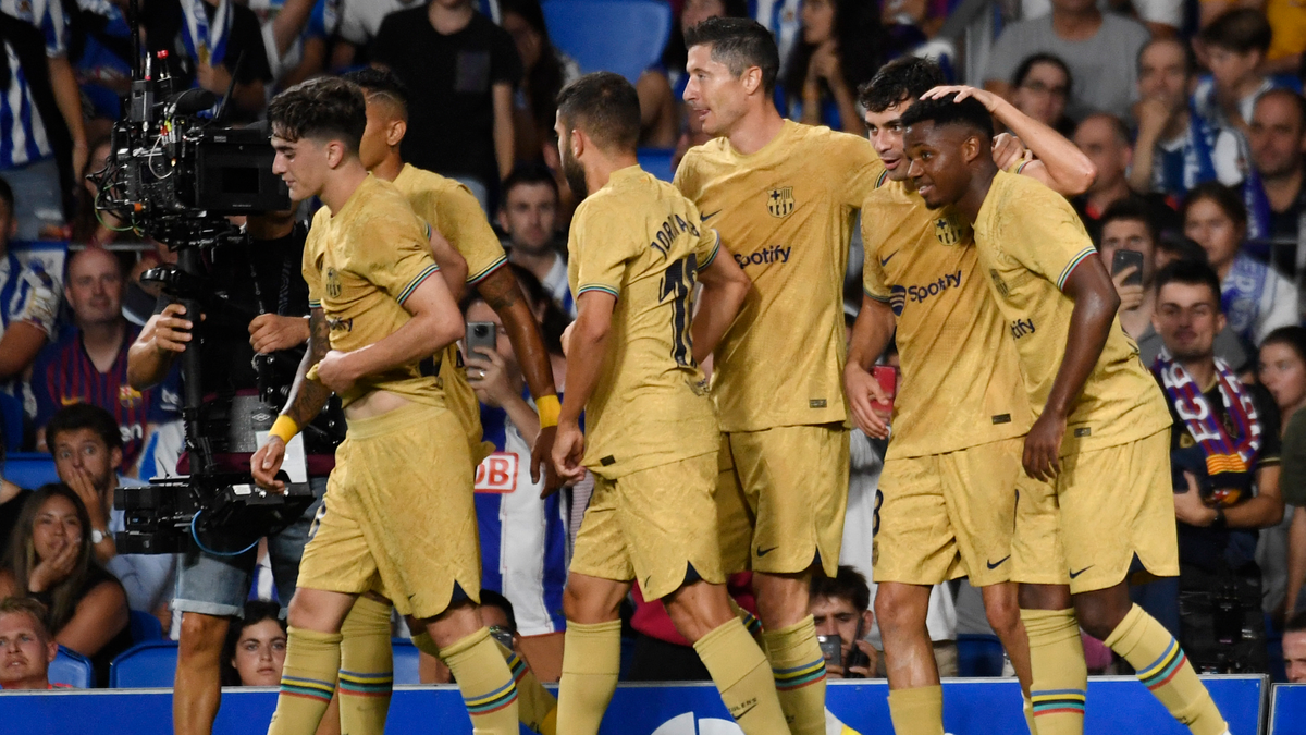 Jugadores del Barça ante la Real