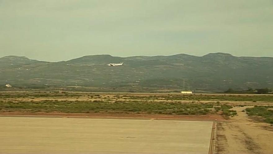 VIDEO - El aeropuerto recibe el segundo vuelo de calibración