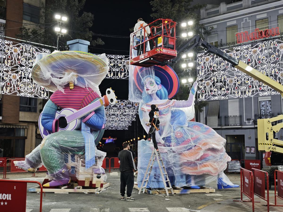 Cuba-Literato Azorín ya descubre su Caterina, que en horas pasó del taller a su subida