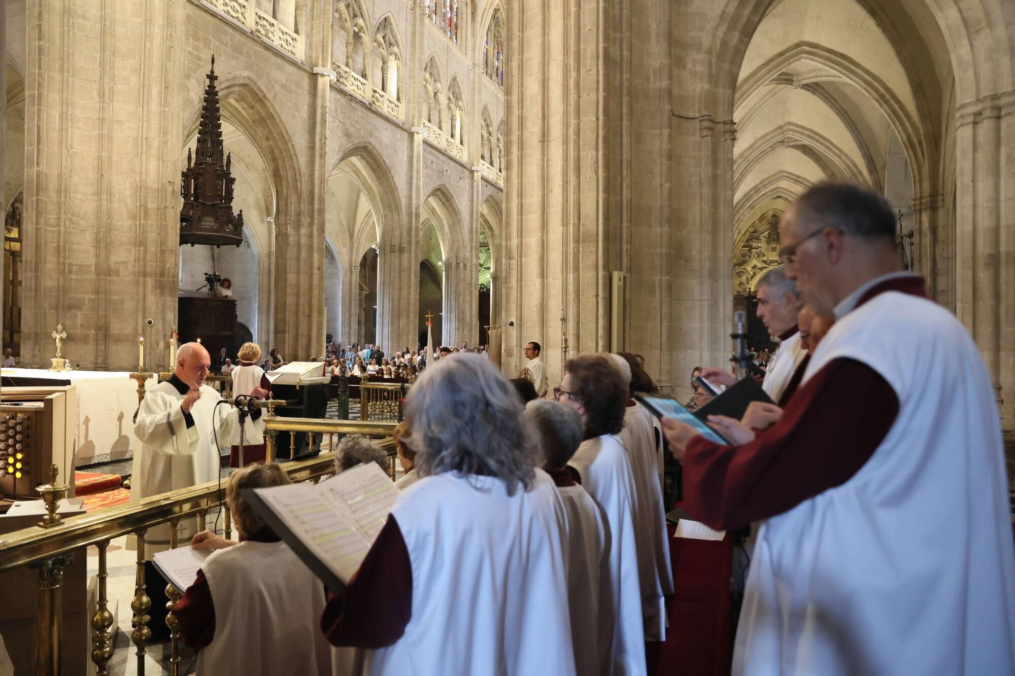 Así fue la misa del Corpus Christi en la catedral de Oviedo.