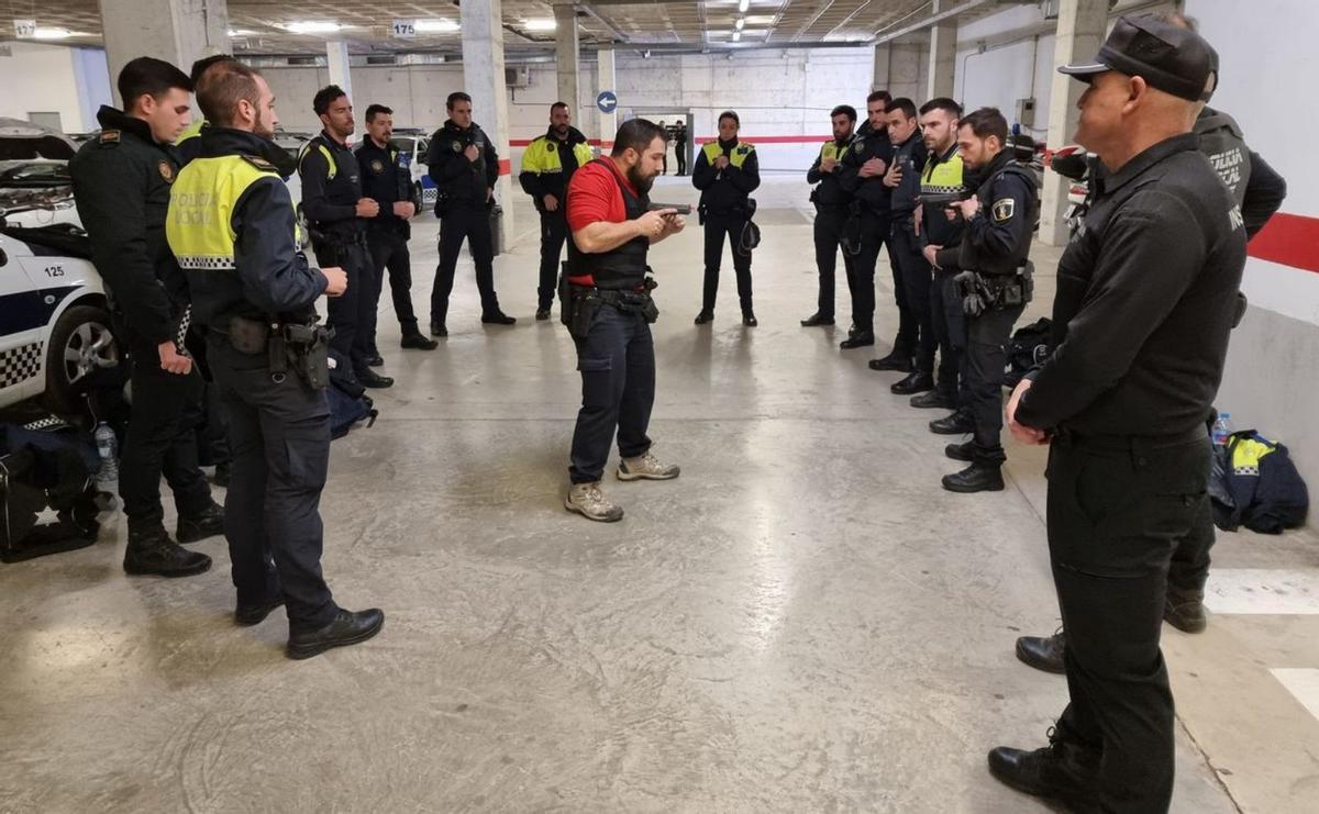 Más de 500 policías locales     de toda la Comunidad realizan su formación práctica en Elche