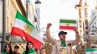 Iraníes residentes en Alicante se concentran para denunciar la represión y el apagón informativo en su país