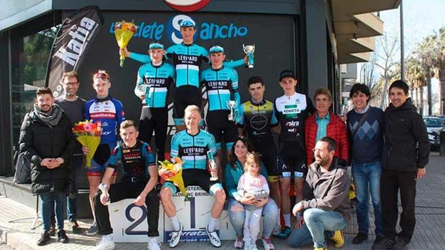 Vencedores del Trofeu Manacor celebrado ayer.