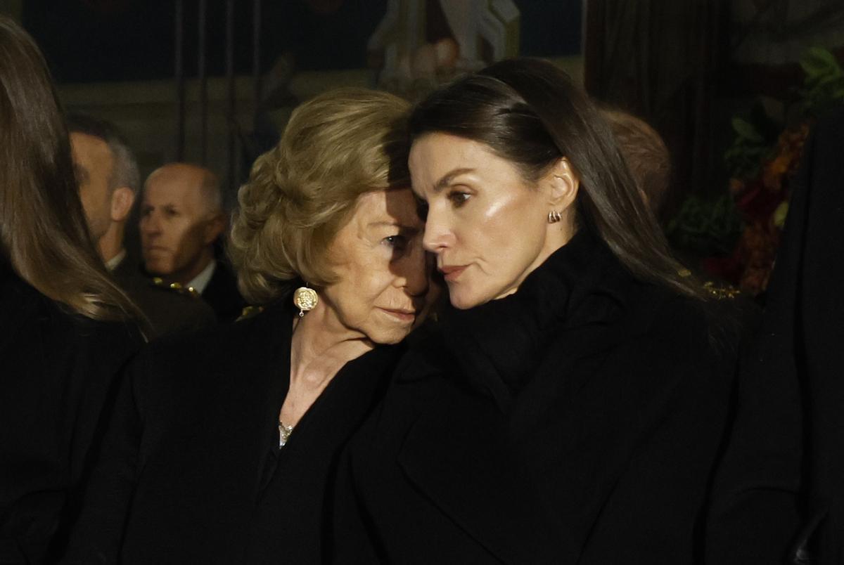 Königin Letizia und Altkönigin Sofía bei der Trauerfeier.