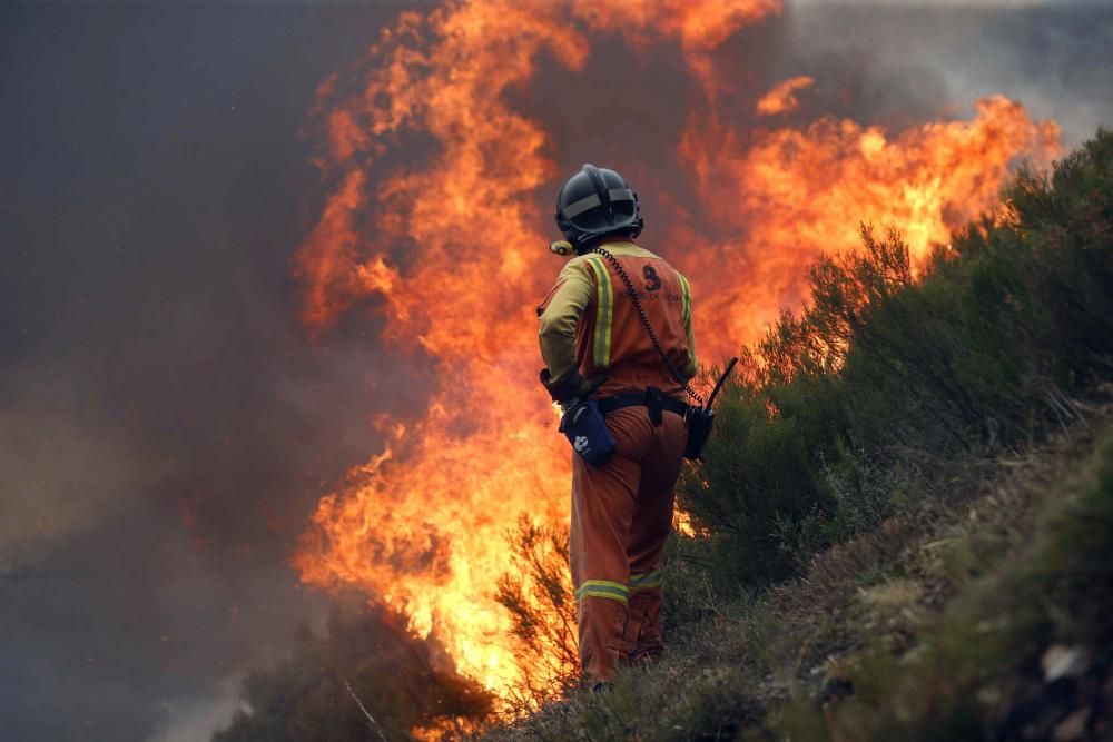 El fuego no da tregua en Degaña