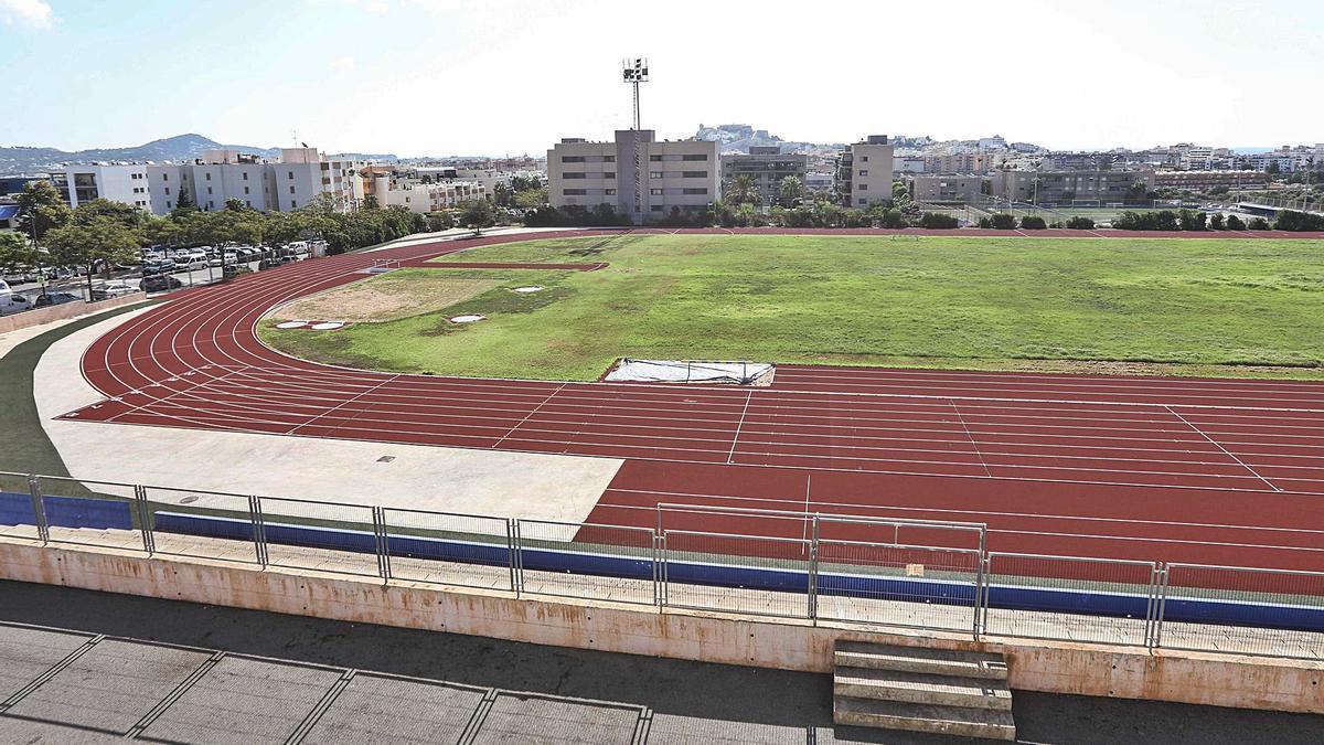 La UD Ibiza adaptará el campo de césped y el recinto de las pistas de atletismo de Can Misses para entrenar en Segunda. | D.I.