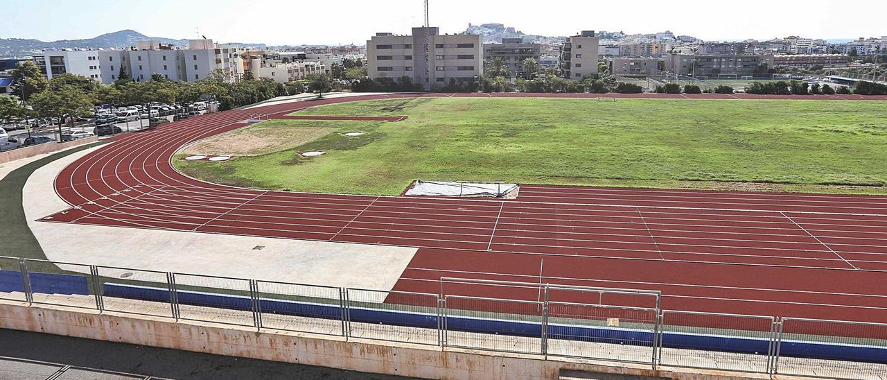 La UD Ibiza adaptará el campo de césped y el recinto de las pistas de atletismo de Can Misses para entrenar en Segunda. | D.I.