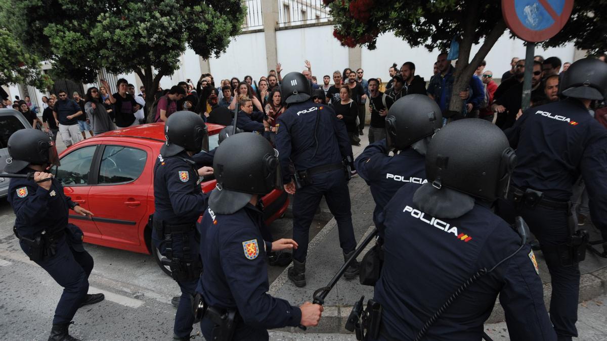 Actuación policial frente a la Comandancia de Obras en mayo de 2018