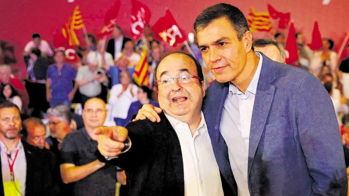 Iceta junto a Pedro Sánchez durante un acto de campaña.