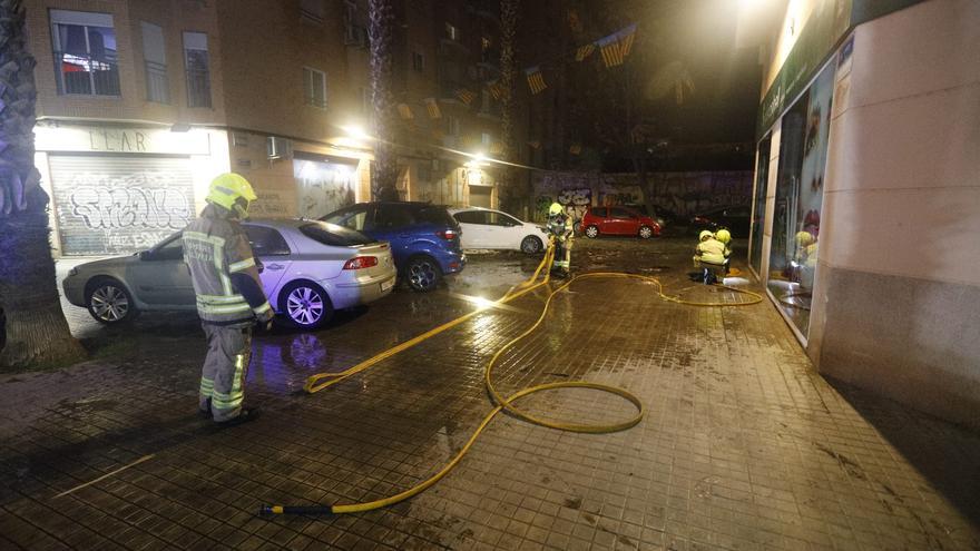 El disparo de un petardo provoca el incendio de una palmera en Fontanares