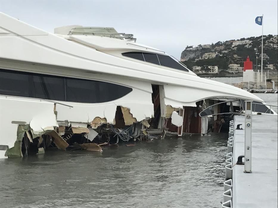 El vendaval destroza dos yates de lujo amarrados en el Port d'Andratx