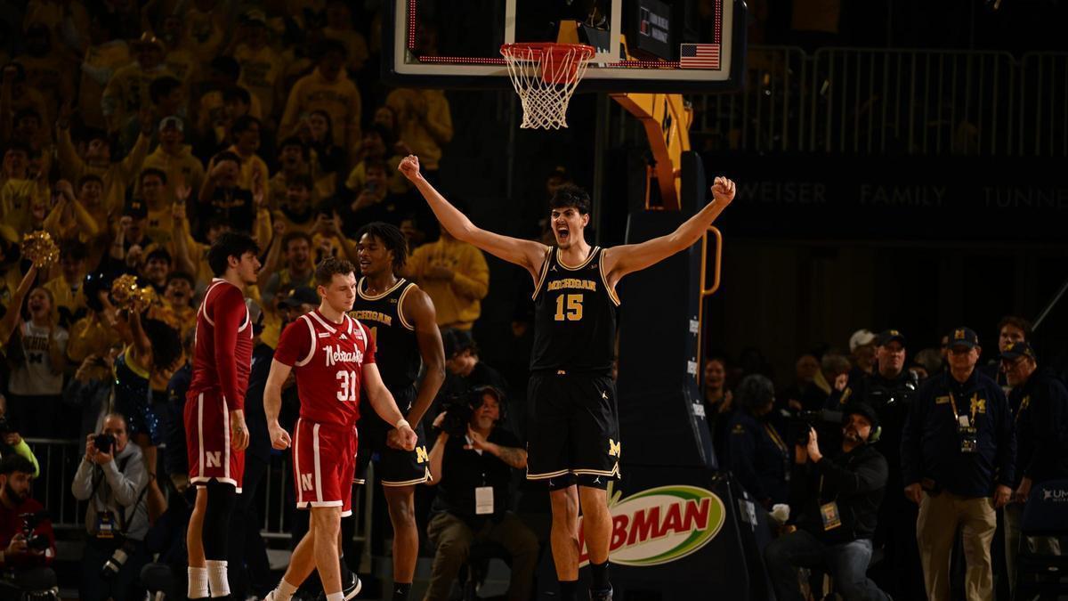 El resumen de la victoria de Aday Mara y Michigan sobre el invicto Nebraska