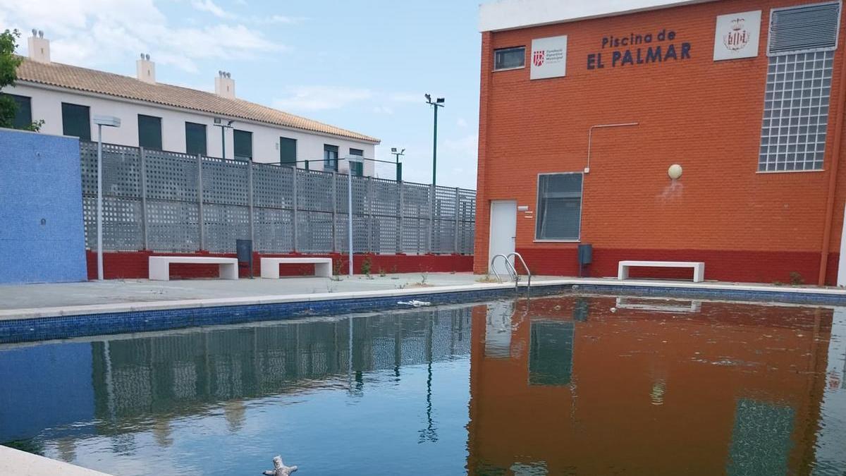 Piscina de El Palmar, una de las municipales de València.