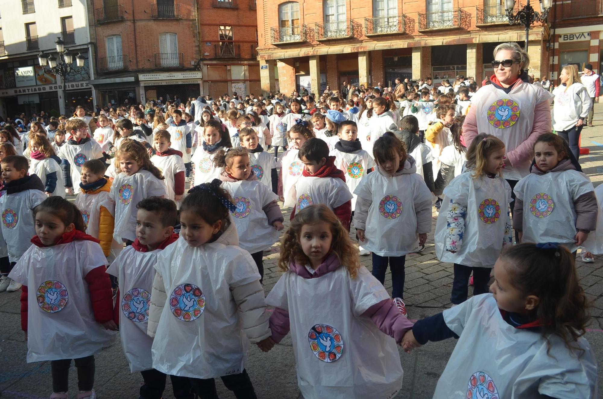 GALERÍA | Los colegios e institutos de Benavente celebran el Día de la Paz