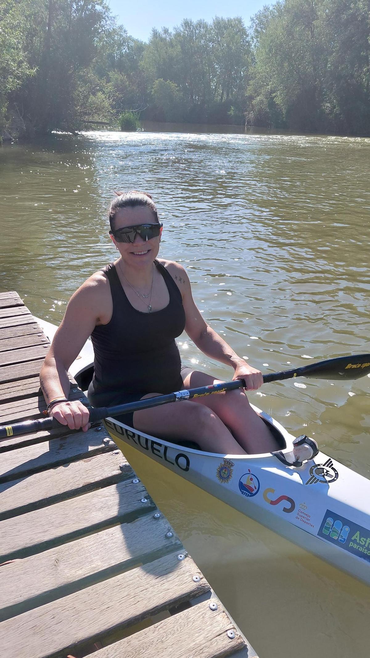 Laura Pedruelo, embarazada en la piragua