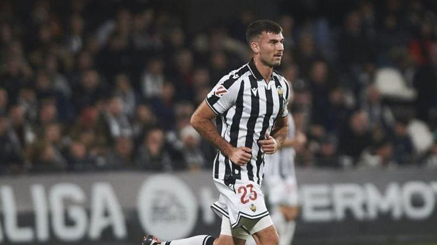 El CD Tenerife ficha al centrocampista tarraconense Josep Calavera
