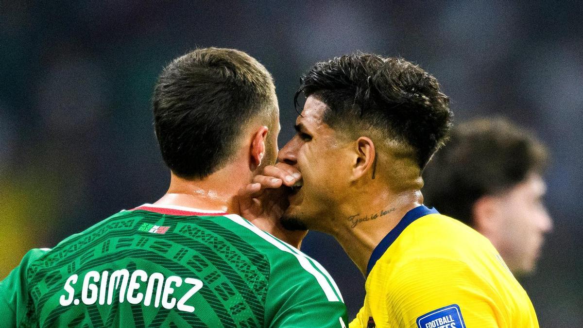 Hincapié con Santiago Giménez
