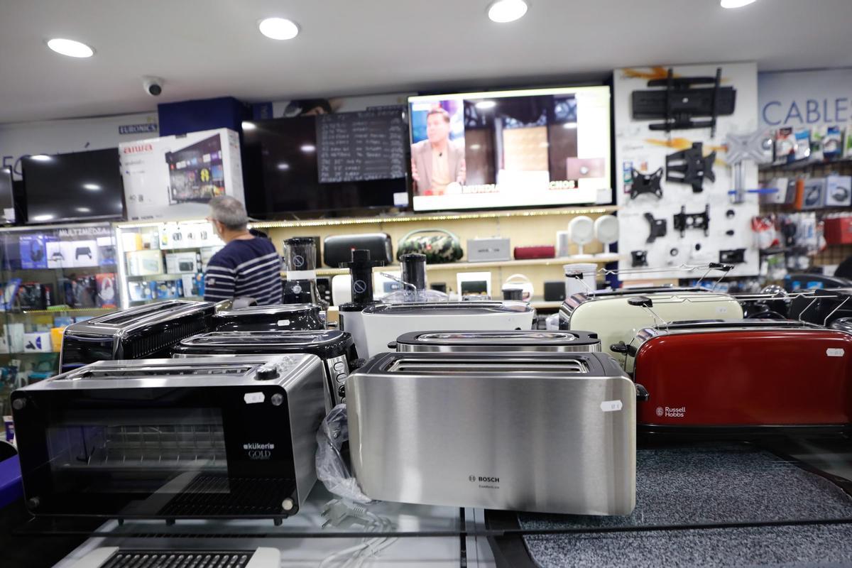 Galería de imágenes de los comercios de cara al Black Friday en Ibiza