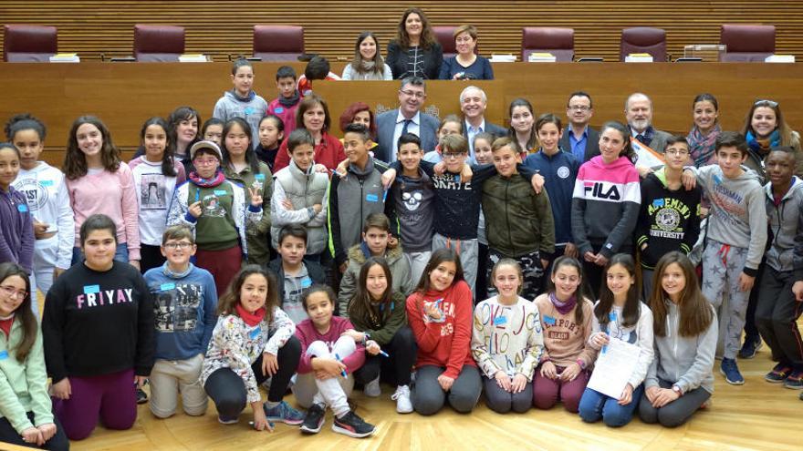 Alumnos del colegio Jaume I en las Cortes Valencianas.