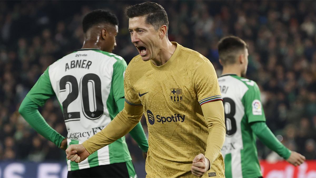 Lewandowski celebra el segundo gol del Barça ante el Betis