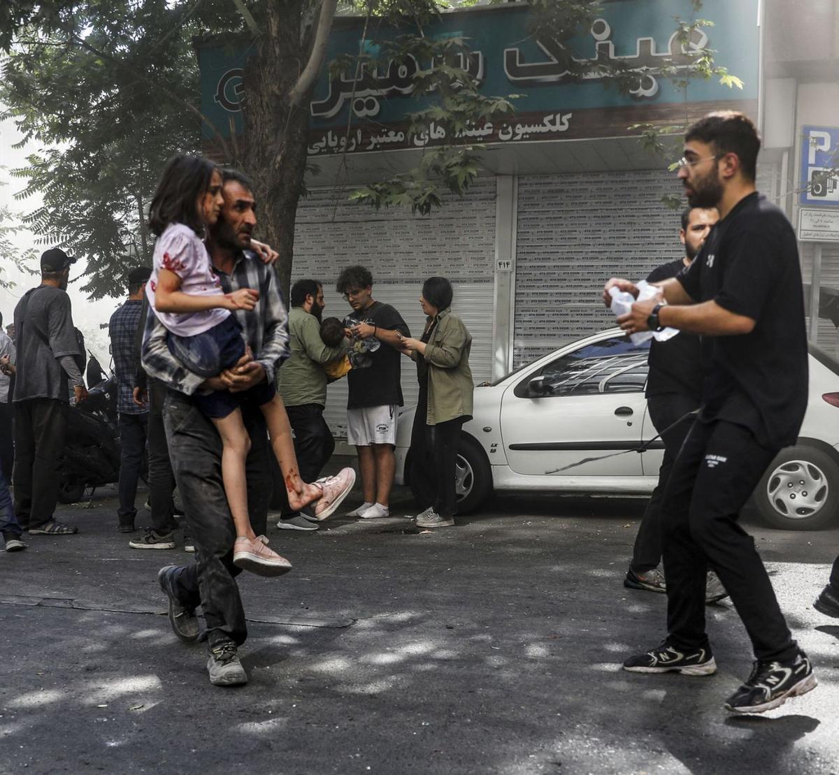 Trump manté en suspens l’Iran mentre Khamenei l’avisa de "danys irreparables" Trump manté en suspens l’Iran mentre Khamenei l’avisa de "danys irreparables"