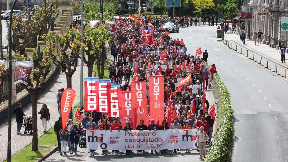 1 de mayo en A Coruña: manifestación de CCOO y UGT